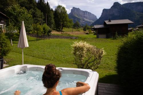 Sixt-Fer-a-Cheval Apartment | Gite Balnéo La Pomme de Pin