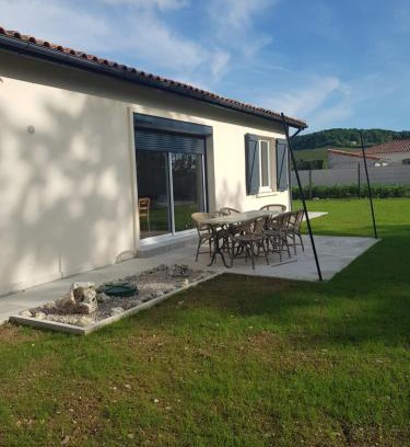 Sainte-Livrade-sur-Lot House | GITE chez mamie - 7 personnes A SAINTE LIVRADE SUR LOT