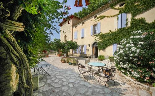 Le Thor House | Gite des Carmes and Spa