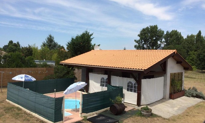 Lesparre-Medoc House | GITE DES PHARES - Day Cruise en bateau privé, pêche en mer, et visite guidée des Chateaux du Médoc