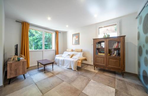 Savigny-sur-Grosne House | Gite des Troix Ptites Noix - Family 9 People Garden Games Close to Cluny Vignoble