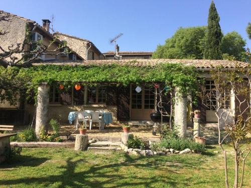 Merindol House | Gite du Relarguier, maison de village en Luberon, Provence