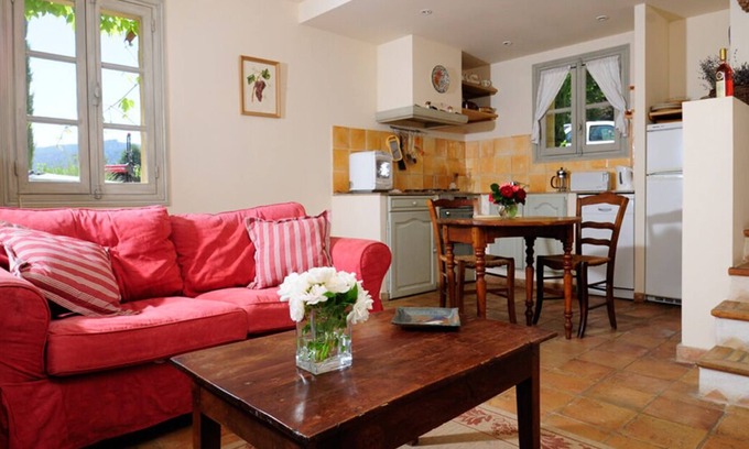 Maubec Apartment | Gîte Figuier - in the Provencal farmhouse of Domaine Faverot