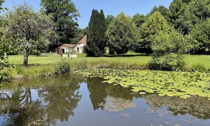 Saint-Berain-sous-Sanvignes House | Gîte for 6 people with private pond