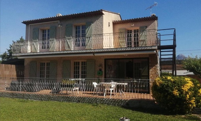 Aubagne House | GITE HISTOIRE DE FAMILLE