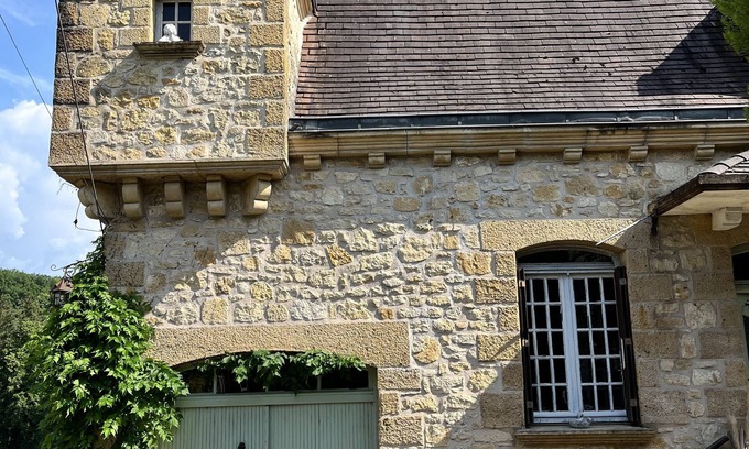 Saint-Cyprien Apartment | Gite in Perigord house with spa in the heart of Périgord Noir