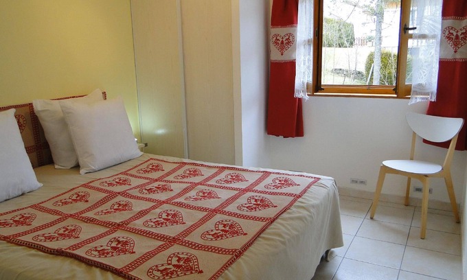 Foncine-le-Haut Apartment | Gite Iris Montagnes du Jura with Spa Sauna river