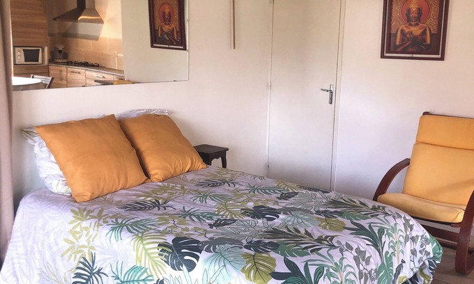 Cusset Apartment | Gîte L'Exotique - Bungalow with garden and terrace, Vichy