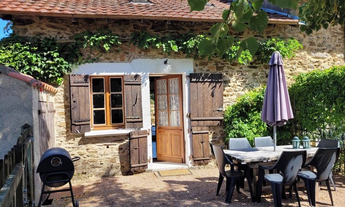 Saint-Saud-Lacoussiere House | Gite La Vigne; charming authentic renovated farmhouse in Dordogne