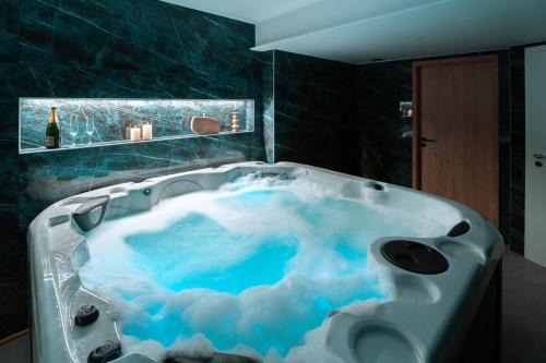 Guemar House | Gite La Ruine Alsace Jacuzzi billard 10 personnes