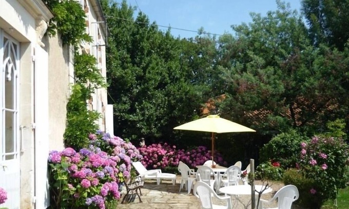 Le Champ-Saint-Pere Cottage | Gite Le Champ-Saint-Père, 3 bedrooms, 7 persons