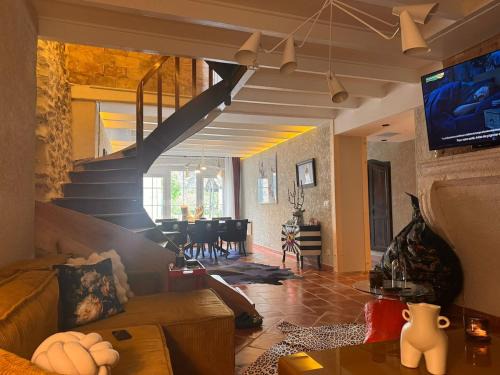 Le Puy House | Gite Le charme 1 a 8 PAX