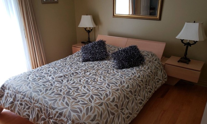 Mauricie Bed & Breakfast | Gîte le Grandelinois - La Bolduc - Room with Queen bed