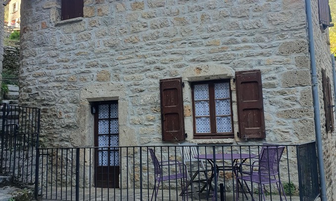 Saint-Chely-du-Tarn Cottage | Gite "Les Osiers", GT 31, sleeps 4 Saint Chély Du Tarn.