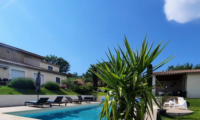 Mormoiron House | Gîte 'Les Vignes', heated swimming pool, breathtaking view at the foot of Mt Ventoux