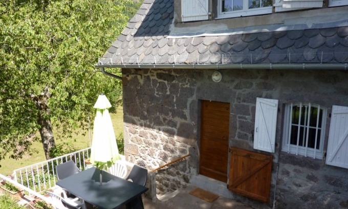 Mandailles-Saint-Julien Cottage | Gite Mandailles-Saint-Julien, 2 bedrooms, 4 persons