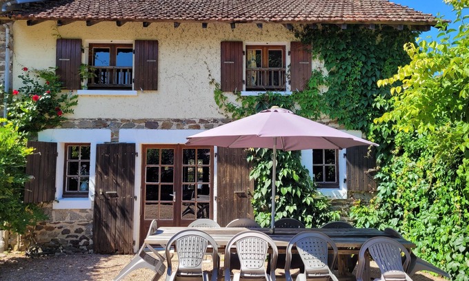 Saint-Saud-Lacoussiere House | "Gite Merlot" -a spacious, comfortable 5-bedroom countryhouse in French Dordogne