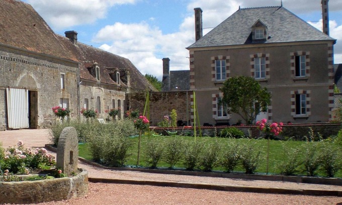 Neuvy-au-Houlme Cottage | Gite Neuvy-au-Houlme, 4 bedrooms, 9 persons