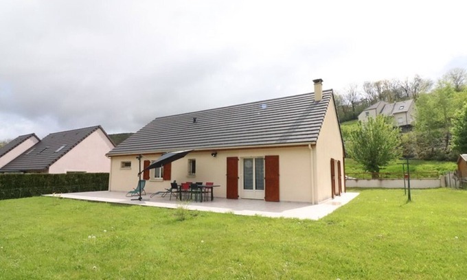 Riom-es-Montagnes Cottage | Gite Riom-ès-Montagnes, 3 bedrooms, 5 persons