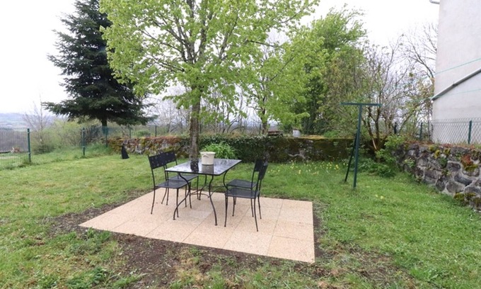 Saint-Etienne-de-Chomeil Cottage | Gite Saint-Étienne-de-Chomeil, 2 bedrooms, 4 persons