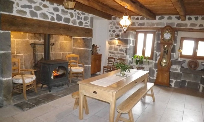 Saint-Jacques-des-Blats Cottage | Gite Saint-Jacques-des-Blats, 4 bedrooms, 10 persons