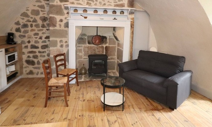 Saint-Jacques-des-Blats Cottage | Gite Saint-Jacques-des-Blats, 2 bedrooms, 4 persons