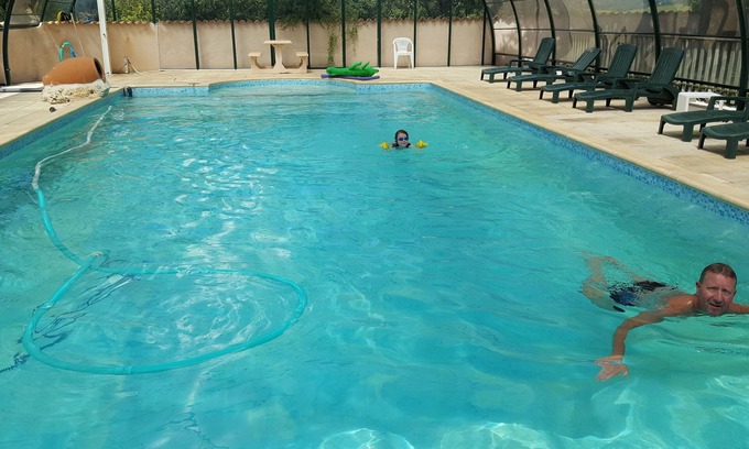 Penne-d'Agenais Condo | GÎTE TOURNESOL campagne, 2 bedrooms, 6 Pers. + sofa for 2 children, indoor swimming pool