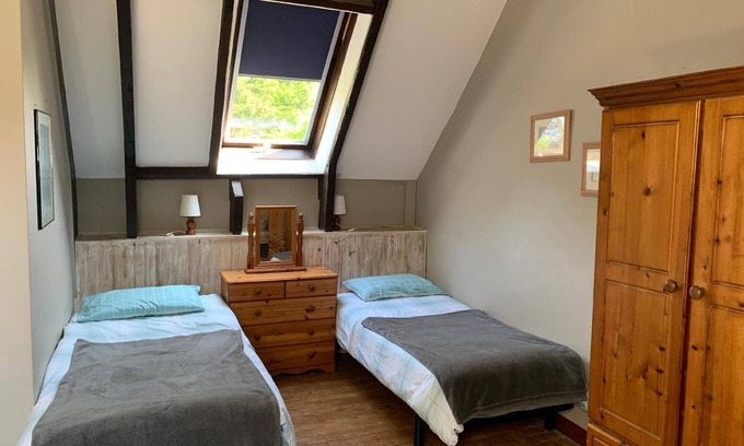 Plounerin House | Gite - typical Breton farmhouse with swimming pool