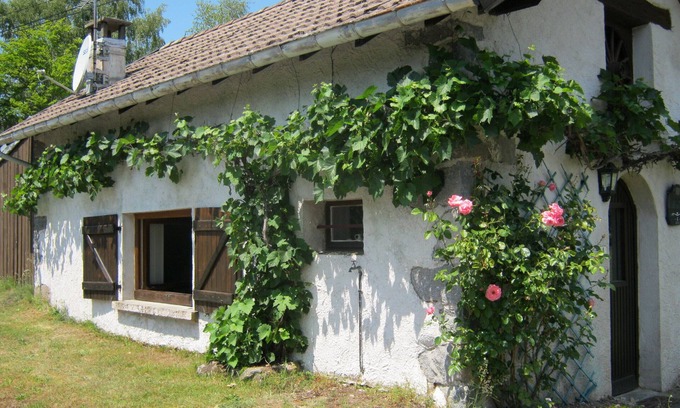 Basse-sur-le-Rupt House | Gîte with lovely mountain views