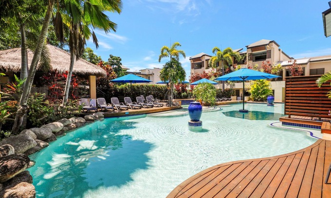 Port Douglas Apartment | Glam Apartment In The Heart Of Town, King Bed, 2 Pools, Free Parking & WIFI