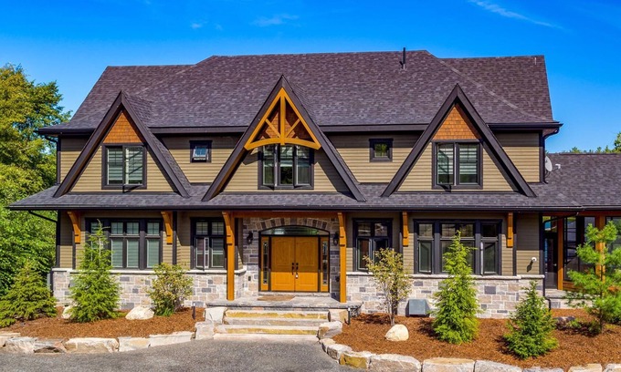 Pointe au Baril Cottage | Glamorous Lakefront home in Pointe au Baril 6 Bed | 4 Bath | Hot Tub