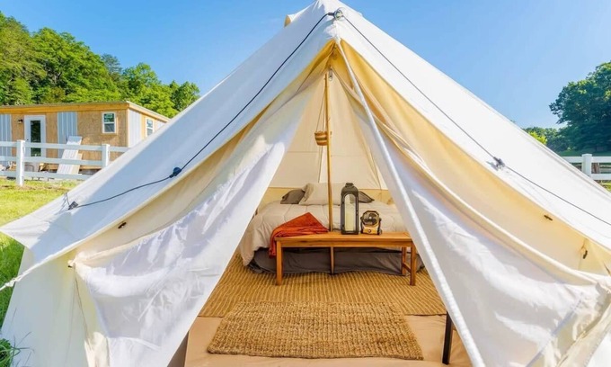 Lookout Valley Neighborhood Association RV Rental | Glamp on Functional Farm w/pool 15min to Chatt!