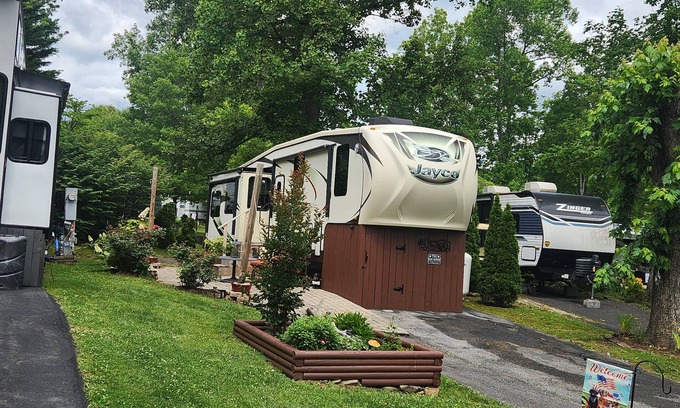 Gatlinburg - Pigeon Forge House | Glamping Experience in Gatlinburg