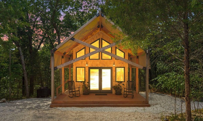 Branson Cabin | Glamping in the Ozarks! Romantic Getaway 10 Minutes from Downtown Branson