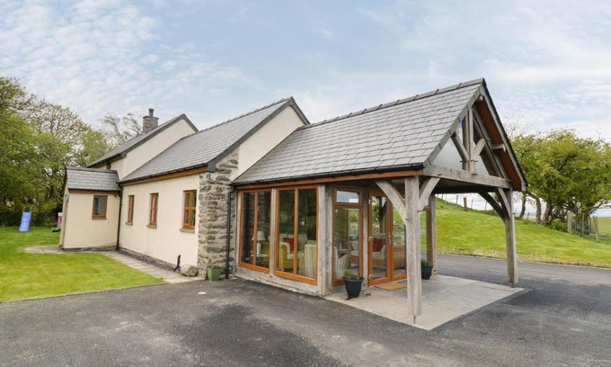 Denbigh House | Glan Gors