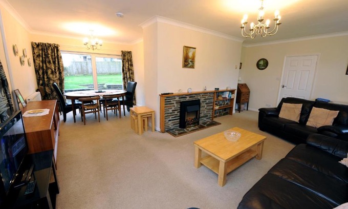 Saundersfoot House | Glan Heulog - Near to Beach, Pet Friendly