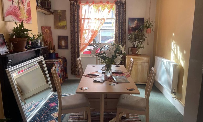 Glastonbury House | Glastonbury 2-Bed House, Sleeps 6 & Pet Friendly