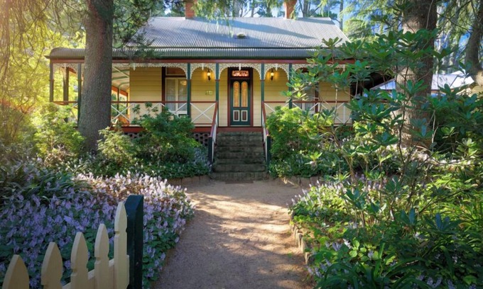 Wentworth Falls House | 'Glen Isla', 6bdm Historic Blue Mountains Cottage - Sleeps 12