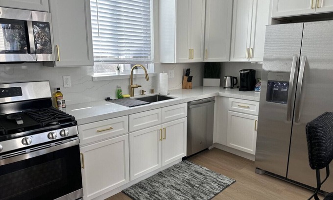 Glendale House | GLENDALE GEM: MODERN 2BR HOUSE BUILT in 2024 w/GARAGE & PRIVATE PATIO p77