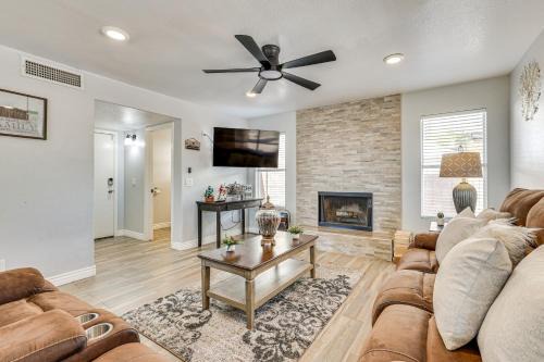 La Buena Vida House | Glendale Gem Outdoor Pool Table and Kitchen!