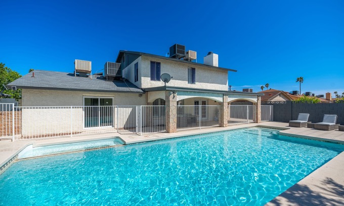 Glendale House | Glendale Getaway Huge Pool Games Nice View Balcony