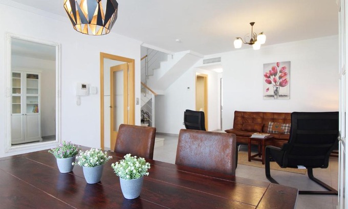 Almarda House | Global Properties, Bonito adosado con jardin en la playa de Almarda
