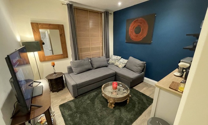 Glastonbury Apartment | Globe Apartments - Self contained