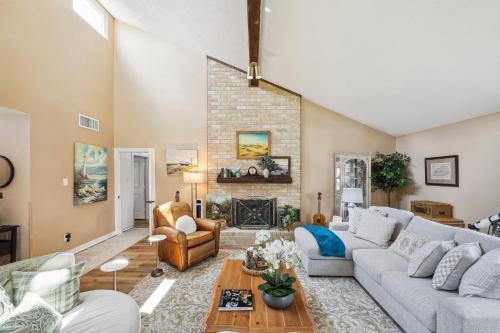 Clear Lake Villa | Gmas House 3 BR 2 BA House with fully Fenced Backyard