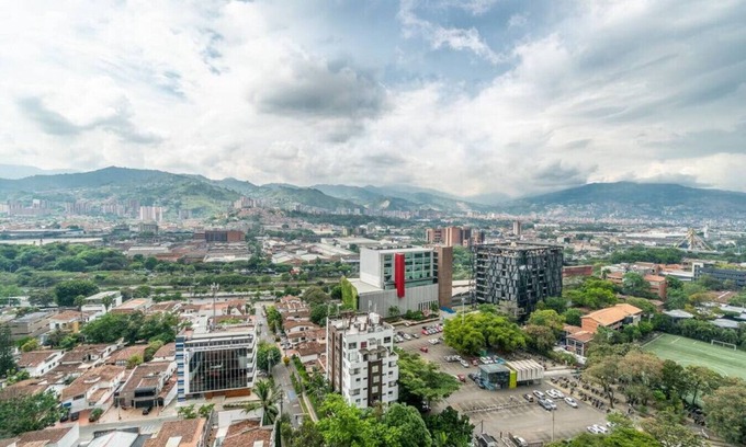 La Aguacatala Apartment | Go Living 1402 · Amazing city view in El Poblado, AC, GYM & co-work