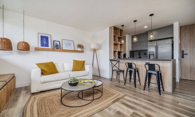La Aguacatala Apartment | Go Living 408 · Luxury Apt with AC in El Poblado, GYM and co-work
