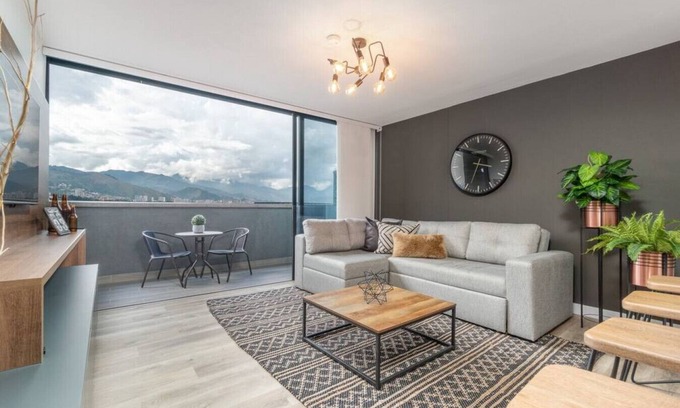 La Aguacatala Apartment | Go Living 708 · Luxury Apt-balcony and city view-AC and coworking