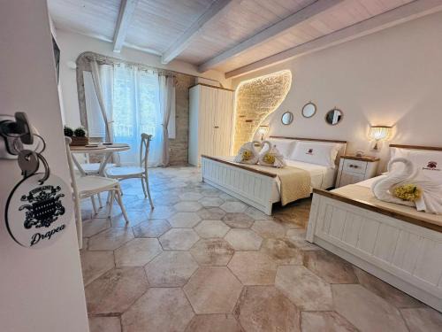 Drapia House | Godano Rooms