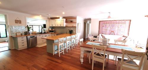 Tugun Apartment | Gold Coast Family Retreat, beach 1 and half kms, shops, full home