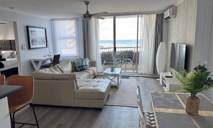 Gold Coast Apartment | Gold Coast Surf View with Parking, Pool, Lift